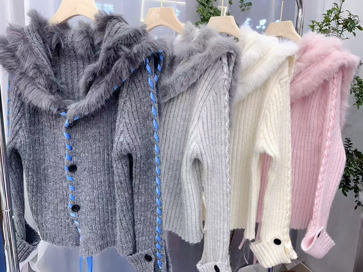 Kvinders cardigan med hætte og dekorativ kunstpels Stilla