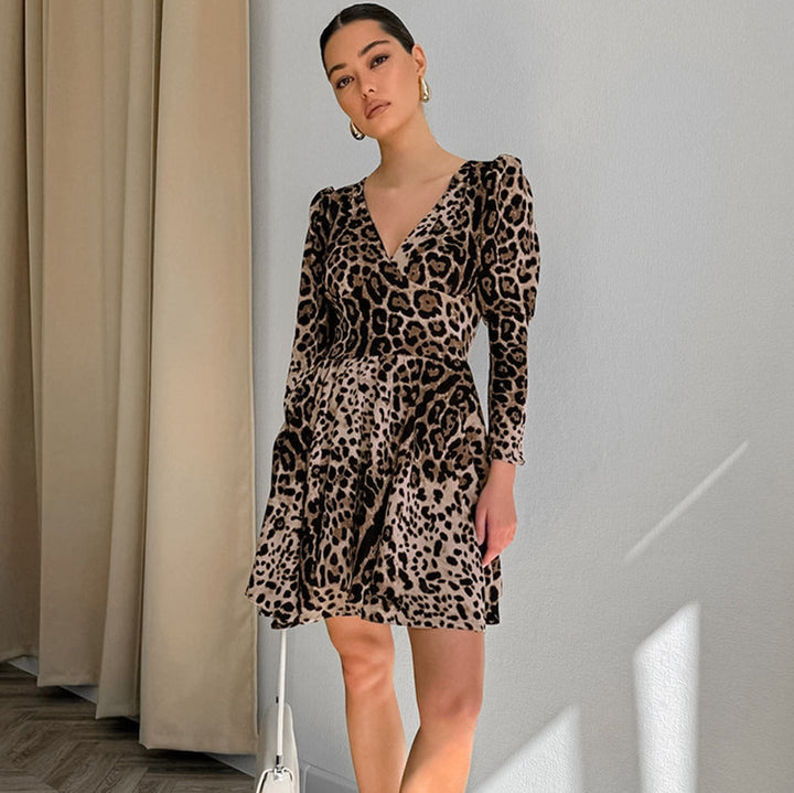 Dame minikjole med leopardmønster og voluminøse puffærmer Stilla
