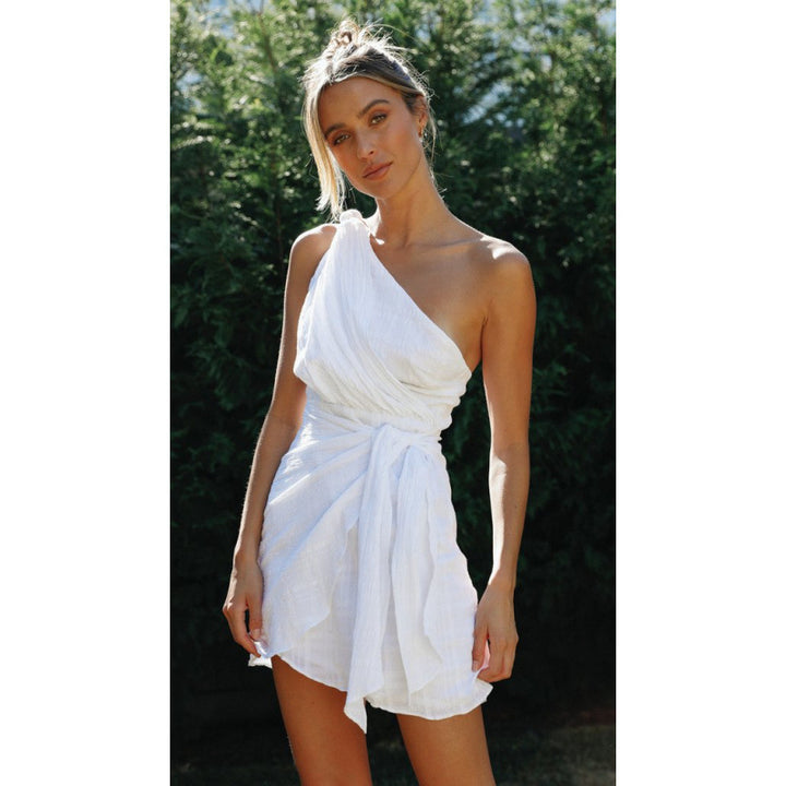 Femme One-Shoulder Wrap Mini Kjole med Bindebælte Stilla