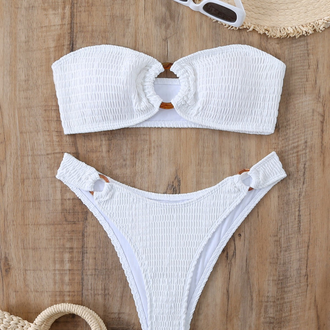 Dame bandeau bikini sæt med sofistikeret rynke design og dekorative ring detaljer Stilla