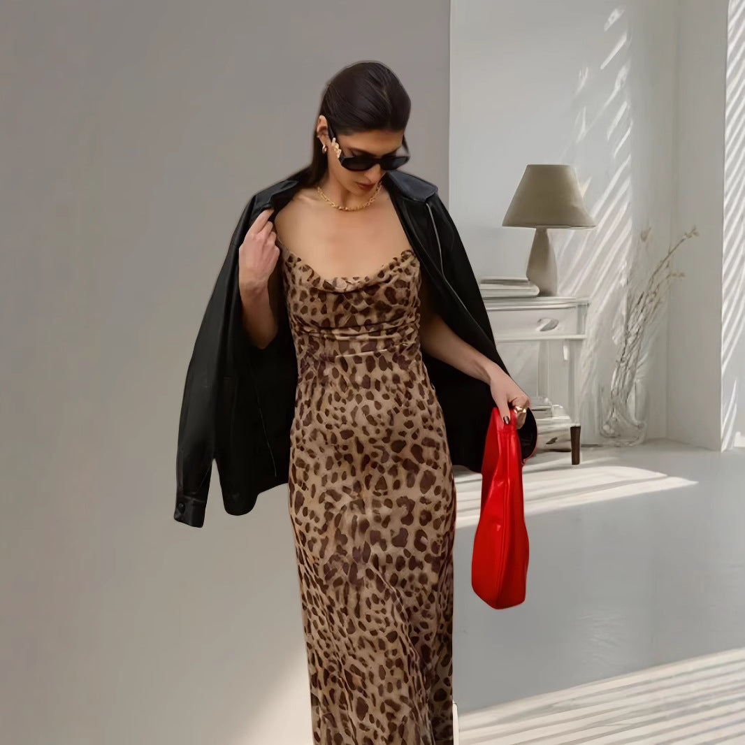 Dame maxikjole med justerbar flæsekant og elegant leopardmønster Stilla