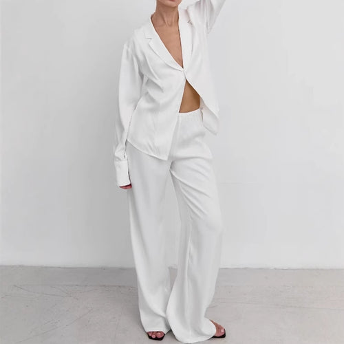 Dame elegant satin loungewear sæt med svajende snit Stilla