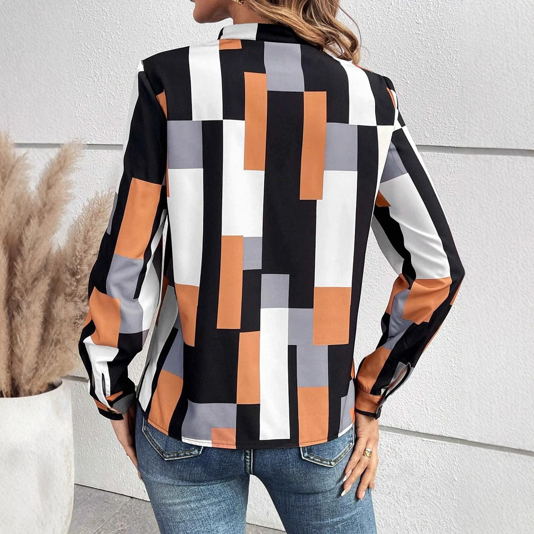 Damebluse med moderne blokagtigt design og V-udskæring Stilla
