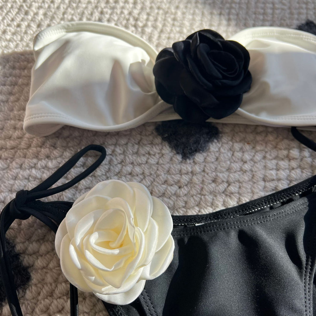 Dame Bandeau-Bikini med romantiske blomster-applikationer Stilla
