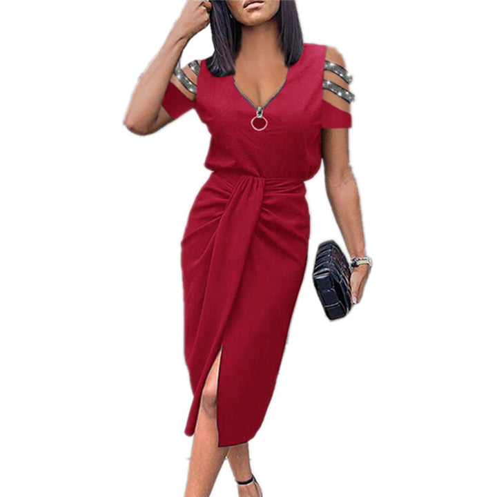 Dame wrap kjole med asymmetrisk slids og trendy skulderdetaljer Stilla
