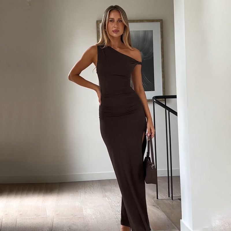 Dame Maxikjole med elegant slids og figursydende design Stilla