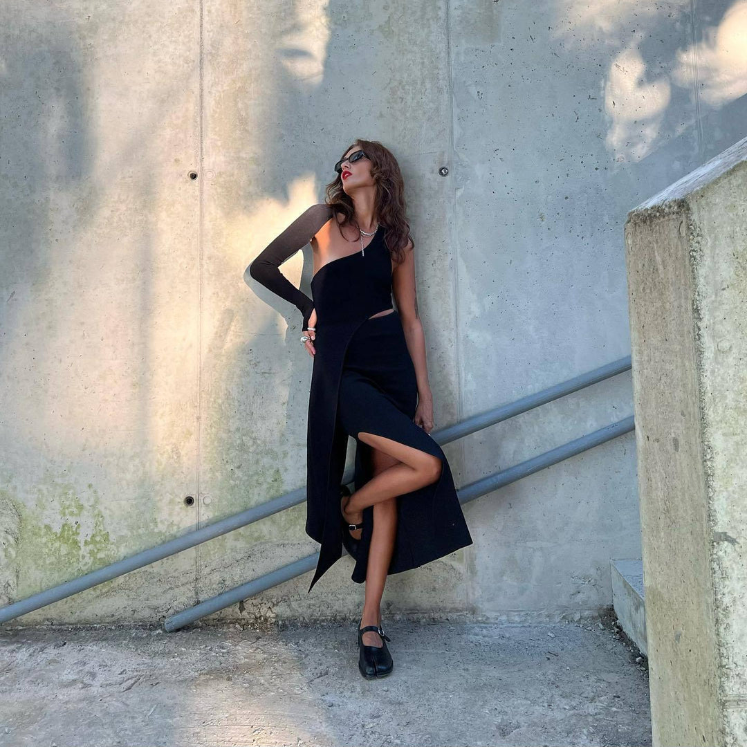 Dame Cut-Out Maxikjole med asymmetrisk design og en ærme Stilla