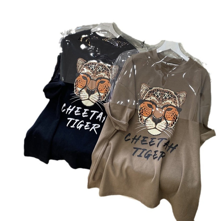 Dame T-shirt med kunstnerisk leopardprint og afslappet snit Stilla