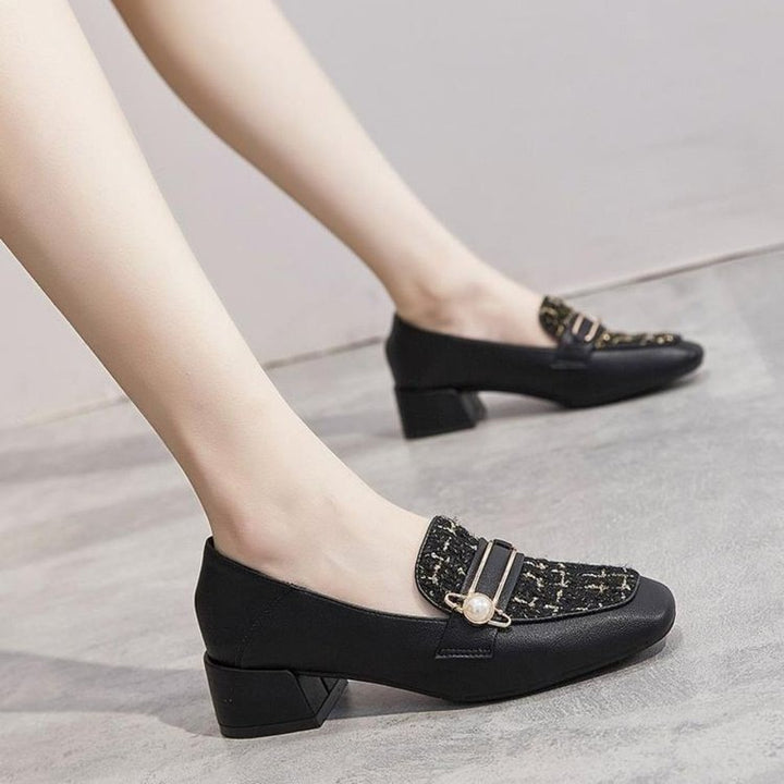 Dame elegante Loafers med moderigtigt kædeaccent og komfortabel blokhæl Stilla