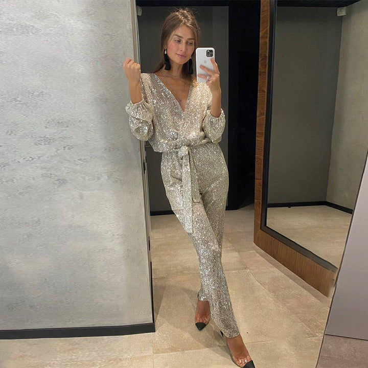 Stilla | Ensfarvet blank paillet-jumpsuit med figursyet snit