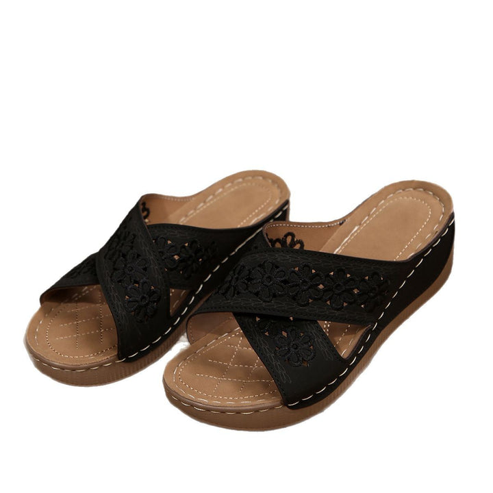 Dame design-sandaler med blomsterbroderi og behagelig sål Stilla