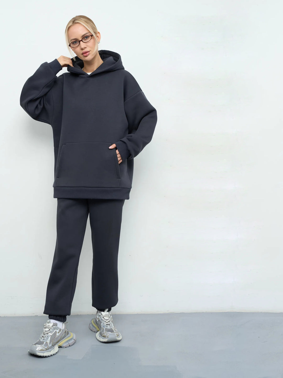 Dame oversized Hoodie og afslappede Sweatpants Stilla