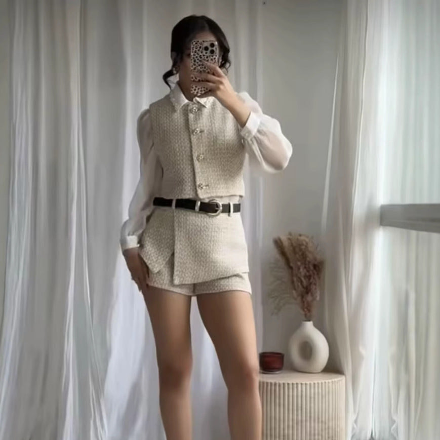 Femme Taljerede Højtaljede Shorts med Dekorativt Bælte Detalje Stilla