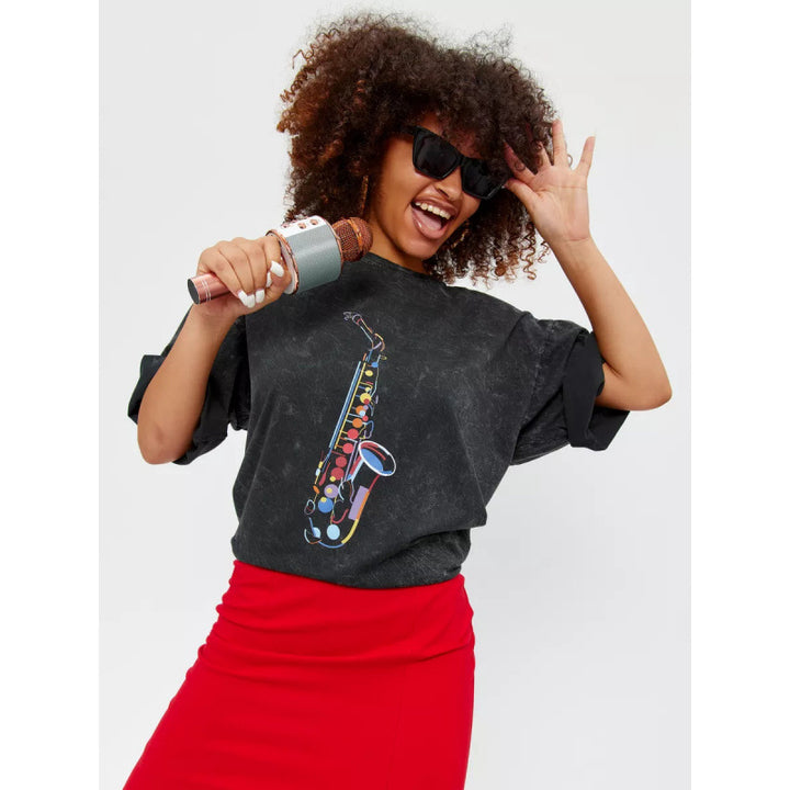 Dame afslappet T-shirt med kreativ saxofonmotiv Stilla