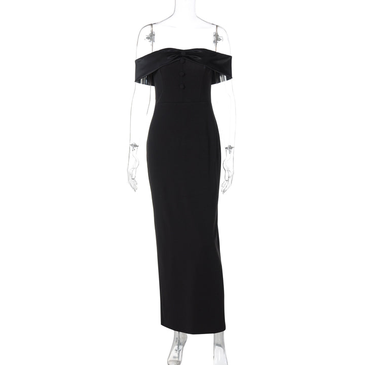 Damer Damerud Maxi-kjole med off-shoulder design og elegante knapdetaljer Skovae