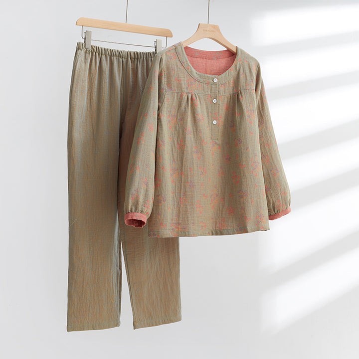 Dame komfortabel pyjamas med fine, blomster mønstre Stilla