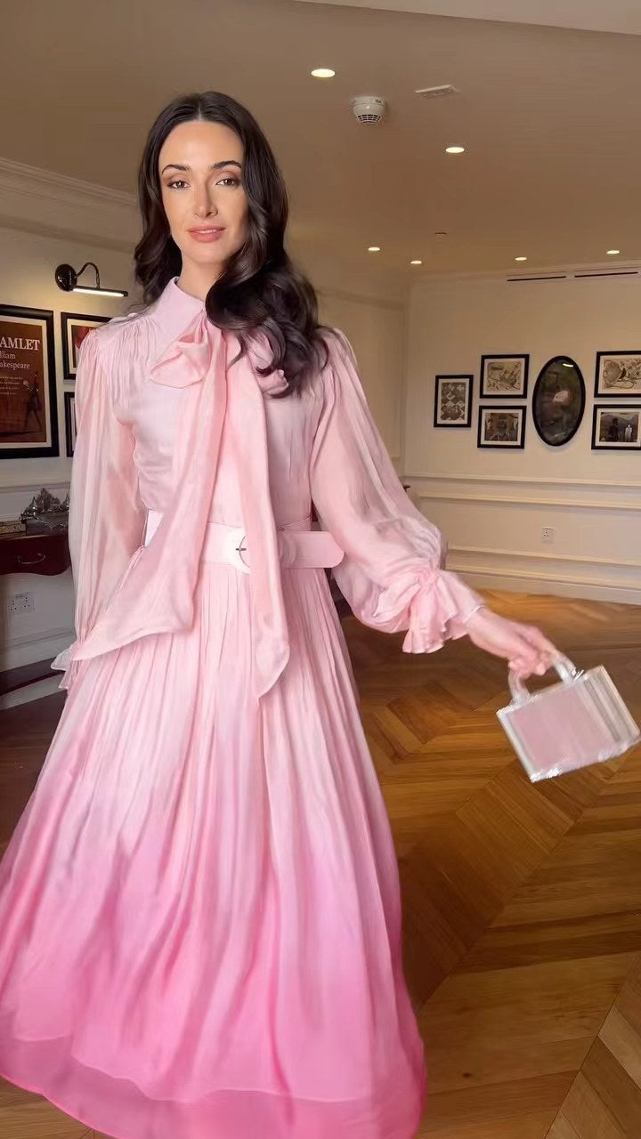 Kvindernes silke maxikjole med elegant krave og voluminøse ærmer