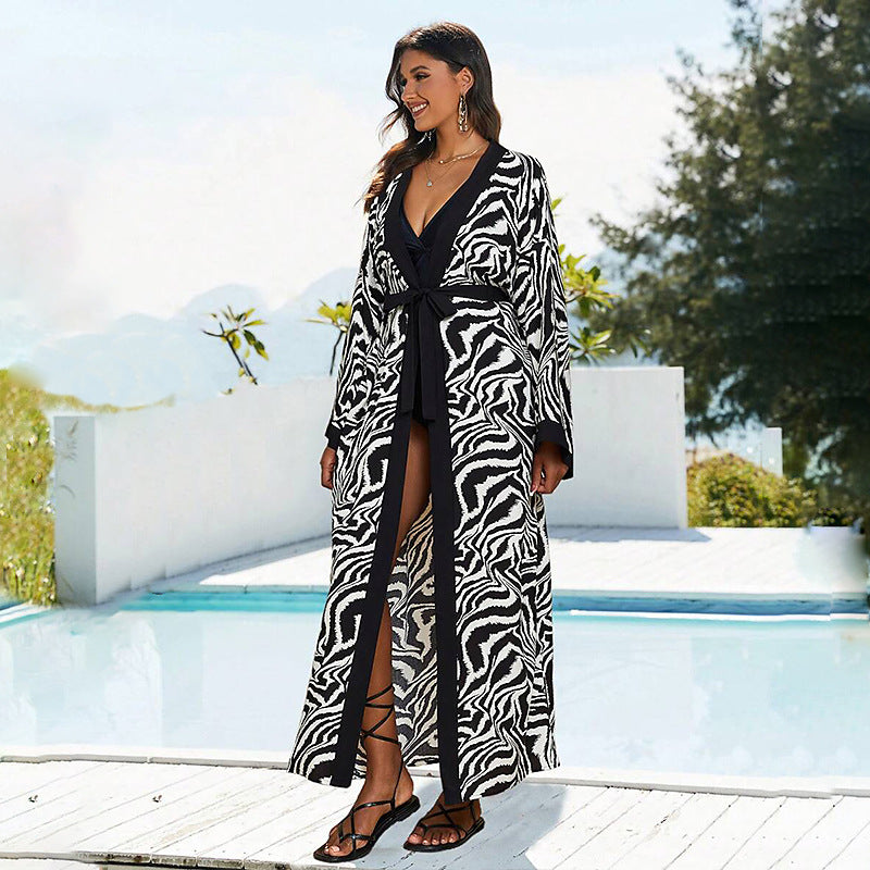 Dame Strandkimono med elegant zebramønster og svajende kant Stilla