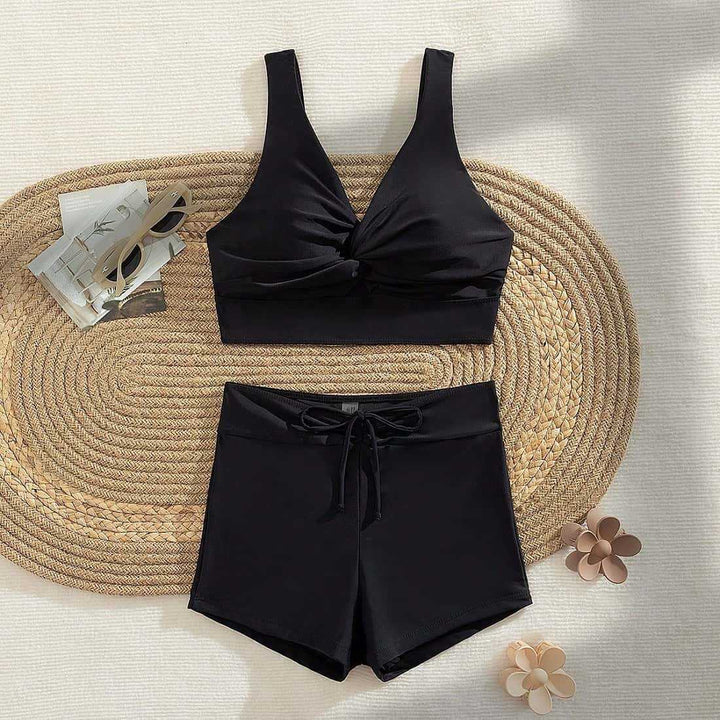 Dame Sport-Bikini med elegant V-udskæring og praktiske shorts Stilla