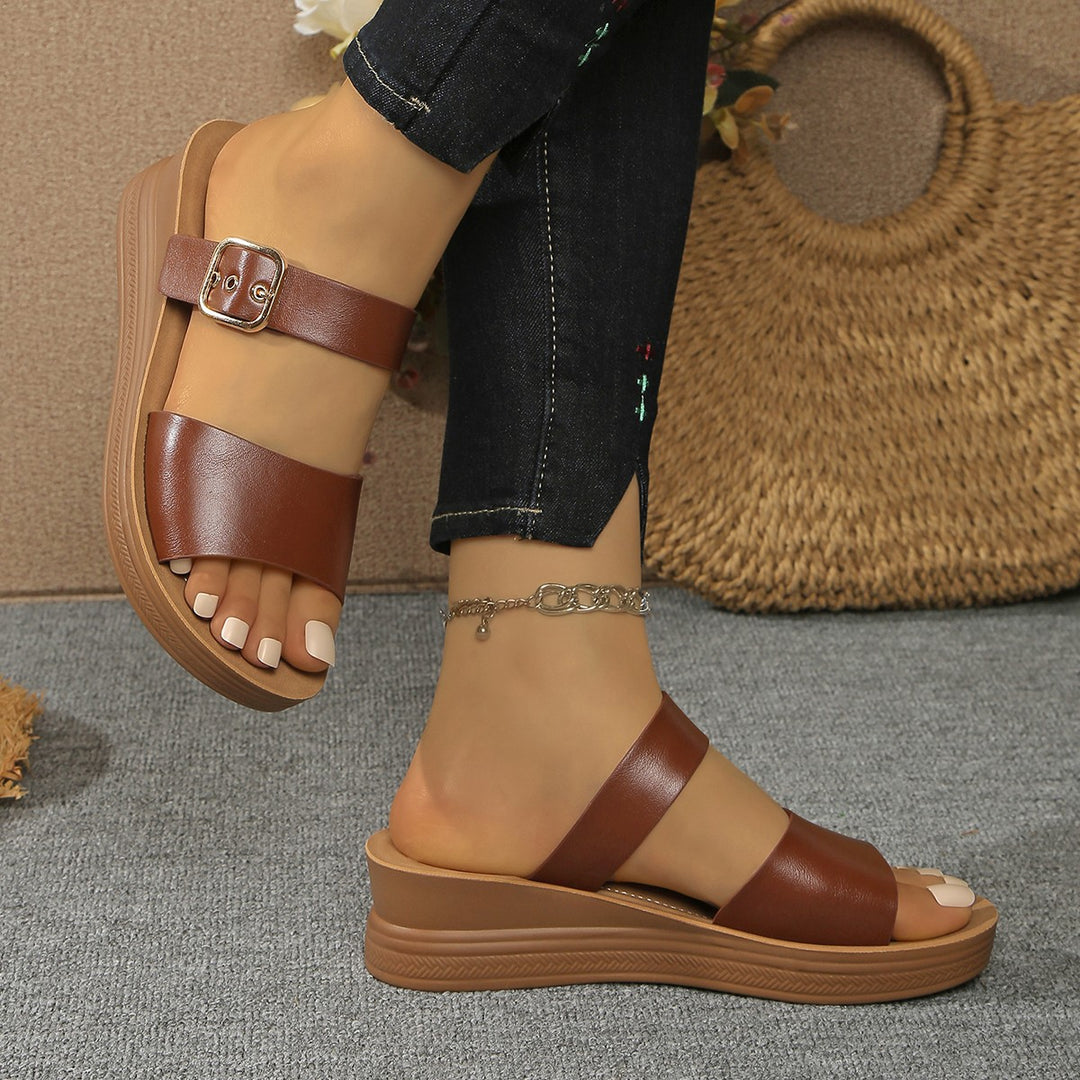 Dame Plateau-sandaler med bred remdesign og justerbar spænde lukning Stilla