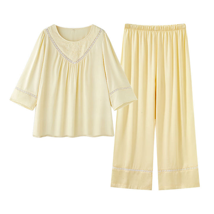 Dame natkjole-sæt med elegante blonde detaljer og løs pasform Stilla