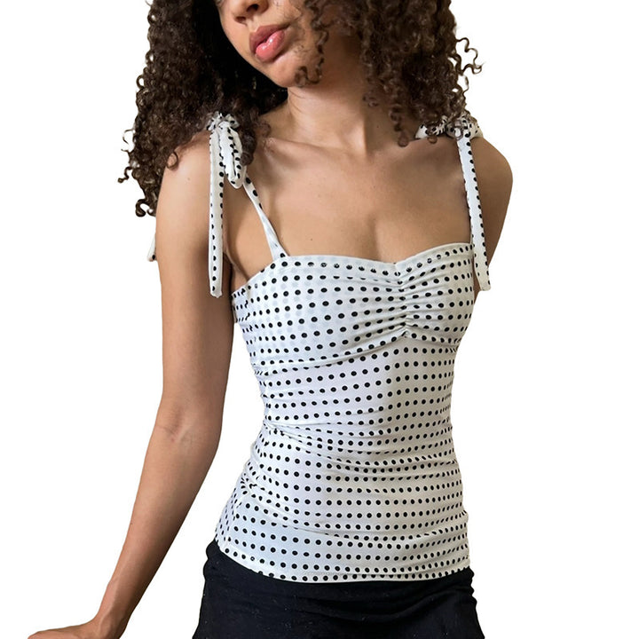 Damen Polka-Dot Top mit zartem Rüschen-Detail und verstellbaren Trägern Skovae