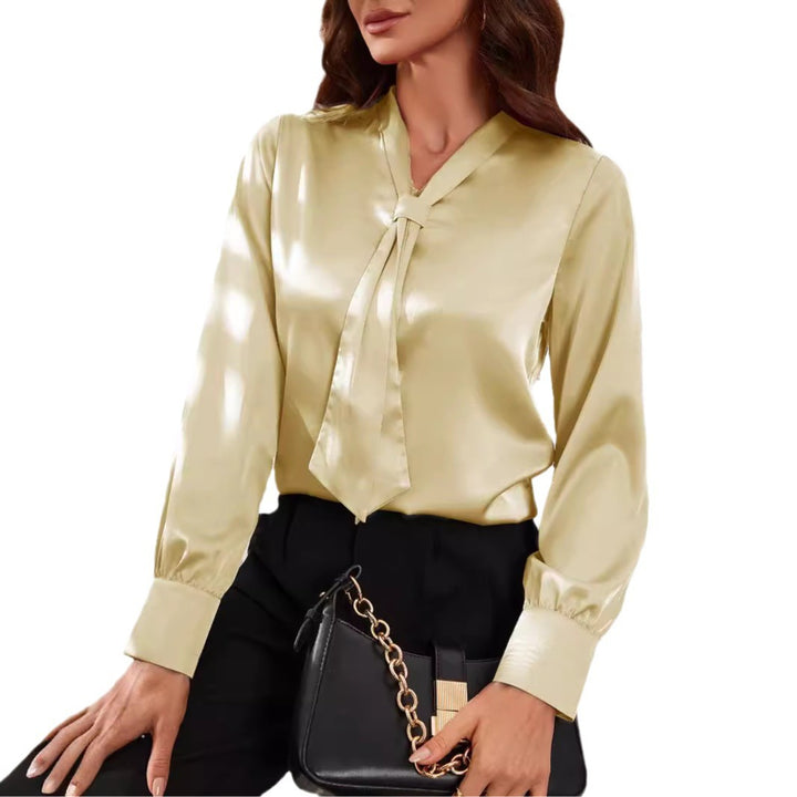 Dame elegant silketop med moderne kravesnor Stilla