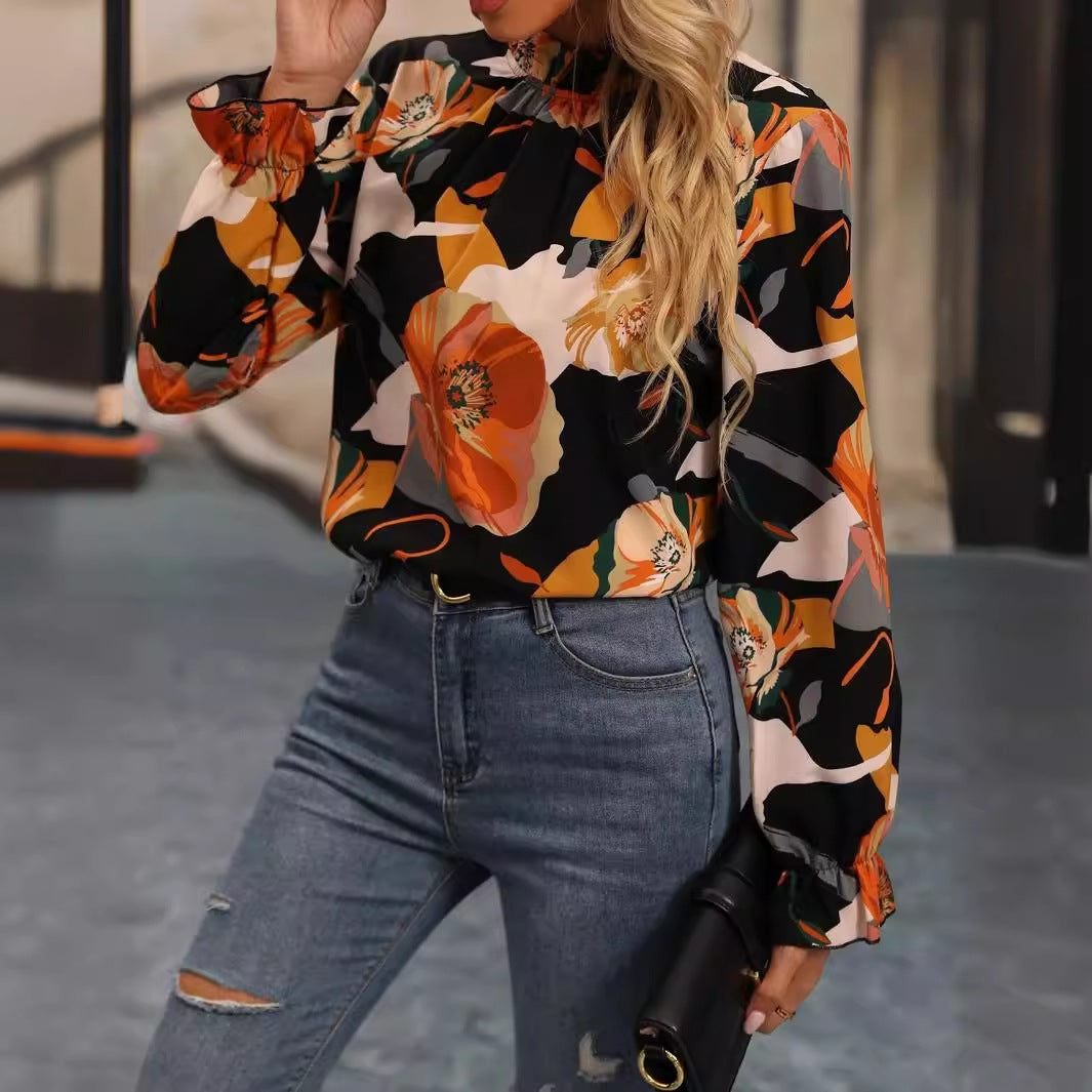Damebluse med blomsterdesign og elegante flæser Stilla