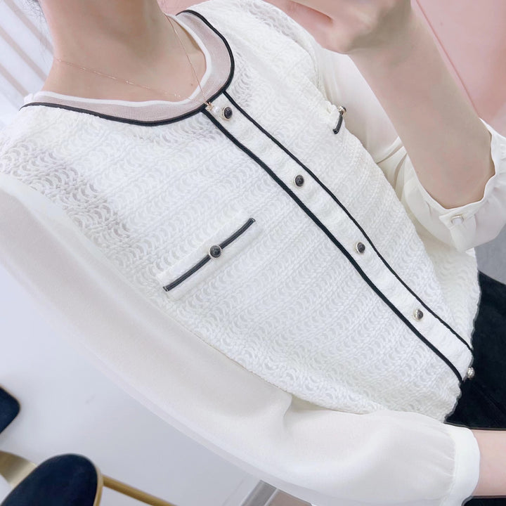 Damebluse med moderigtige indvævede mønster og elegante knapdetaljer Stilla