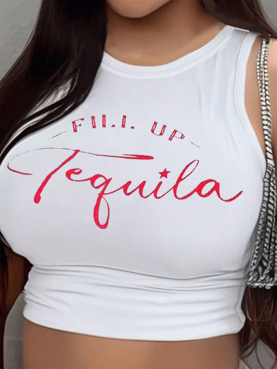 Dame Crop-top med moderne grafiktryk og trendy spænde Skovae