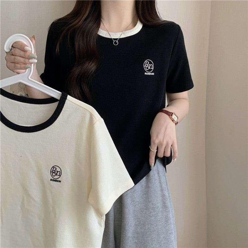 Femme Relaxed Fit Ribbomuld T-Shirt med kontrastbånd Stilla