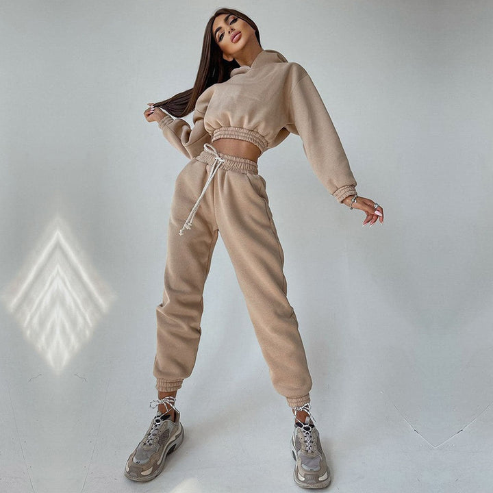 Kvinders sporty cropped sweat sæt med elastisk talje og praktiske lommer Skovae