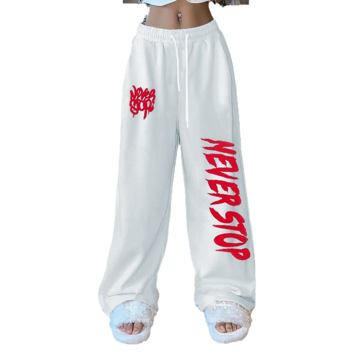 Kvinders afslappede bukser i en afslappet oversized stil med iøjnefaldende grafisk print Skovae