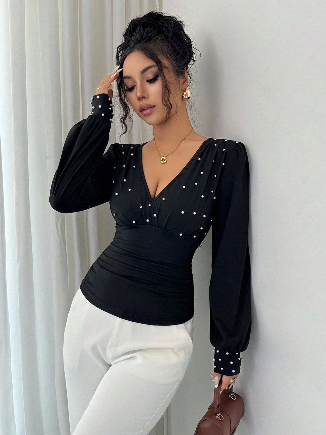 Kvinders elegante bluse skjorte med V-hals og dekoration Stilla