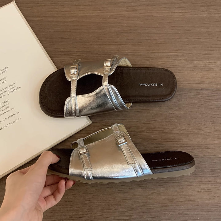 Femme Elegante Slide Sandaler med Dekorativ Spænde Stilla