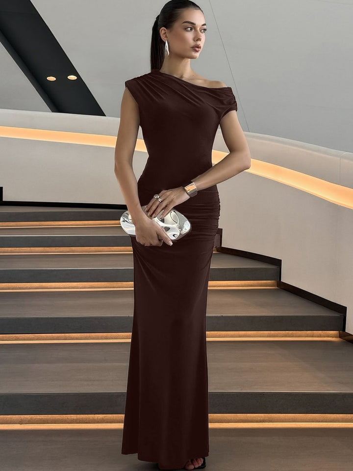 Dame Elegante maxikjole med asymmetrisk monoshoulder-design og raffinerede volanter Stilla