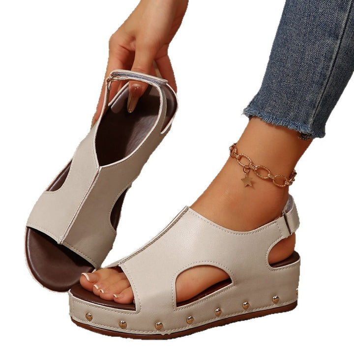 Dame Wedge-sandaletter med fashionable cut-outs og glitrende nitter Stilla