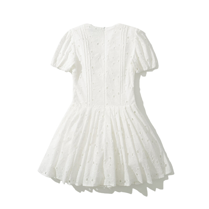 Femme Mini Kjole med broderede Øjenhuller Stilla