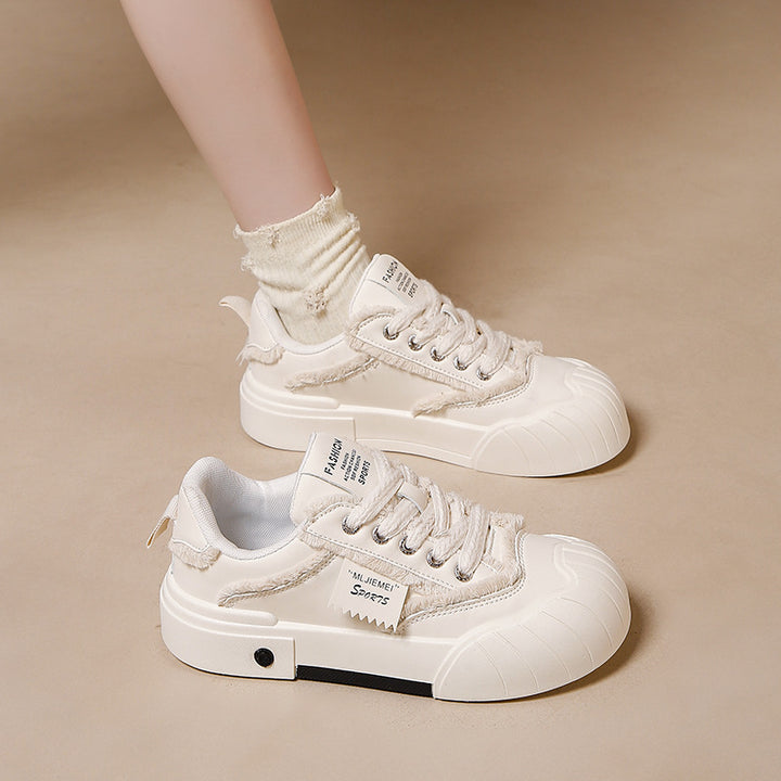 Dame sport sneakers i moderne retro-design med robust overdel og skridsikkert sål Stilla