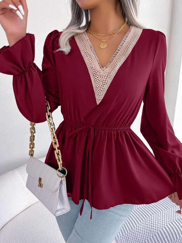 Dame Elegant Bluse med V-hals og flæse detaljer Stilla