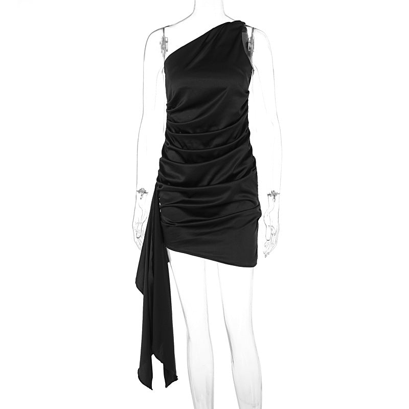 Dame Minikjole med asymmetrisk design og raffinerede draperingsdetaljer Skovae