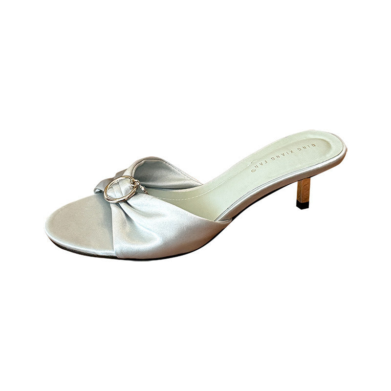 Femme Open-Toe Satin-Slipper med dekorativ ringdetalje Stilla