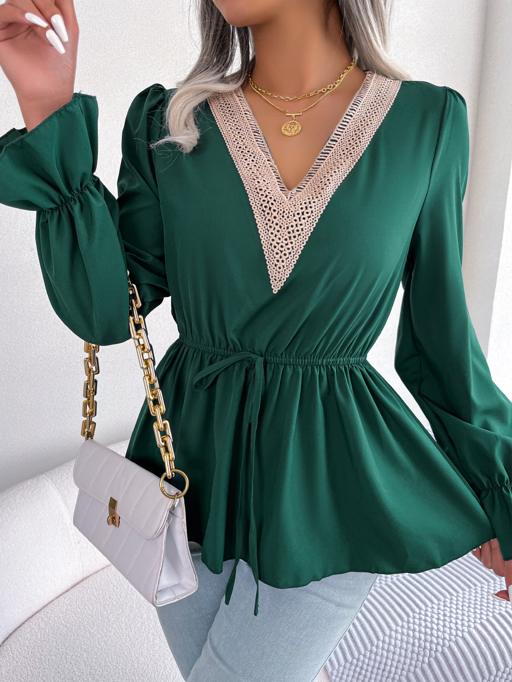 Dame Elegant Bluse med V-hals og flæse detaljer Stilla