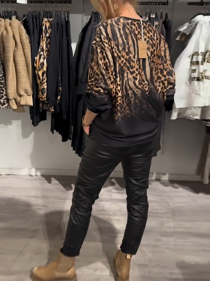 Dame top med dyreprint og elegant snit Stilla