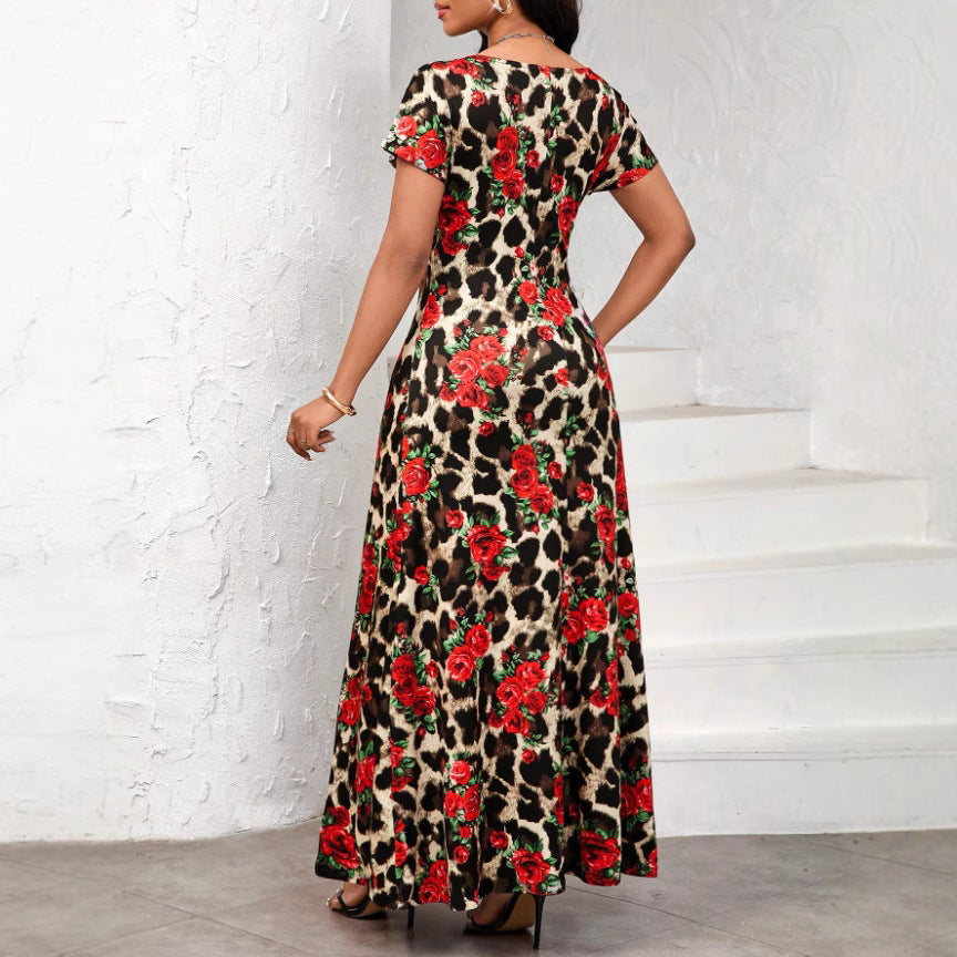 Dame maxikjole med blomstret leopardmønster og elegant snit Stilla