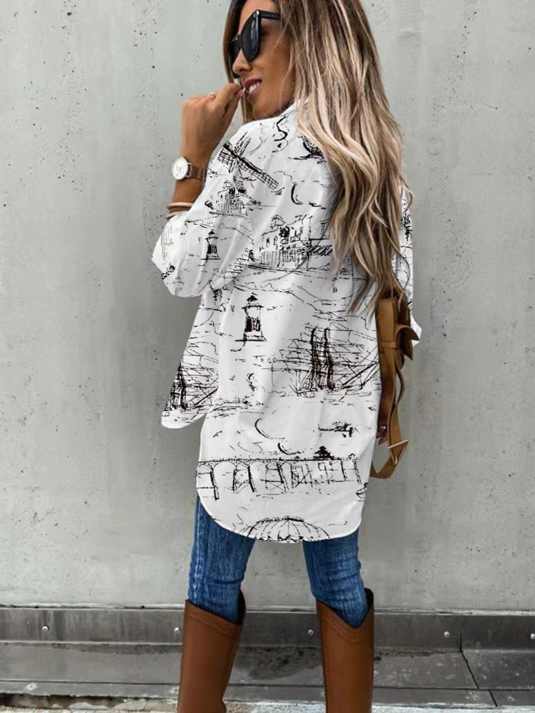 Damebluse med kunstnerisk tryk Stilla