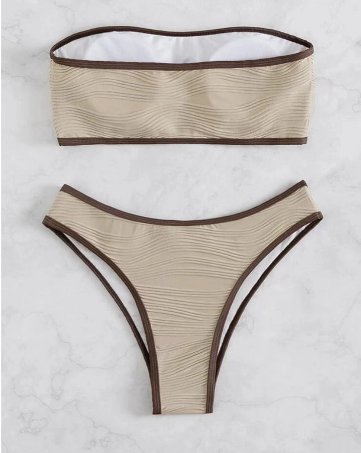 Dame Bandeau Bikini-sæt med struktureret design og kontrastfarvede afslutninger Stilla