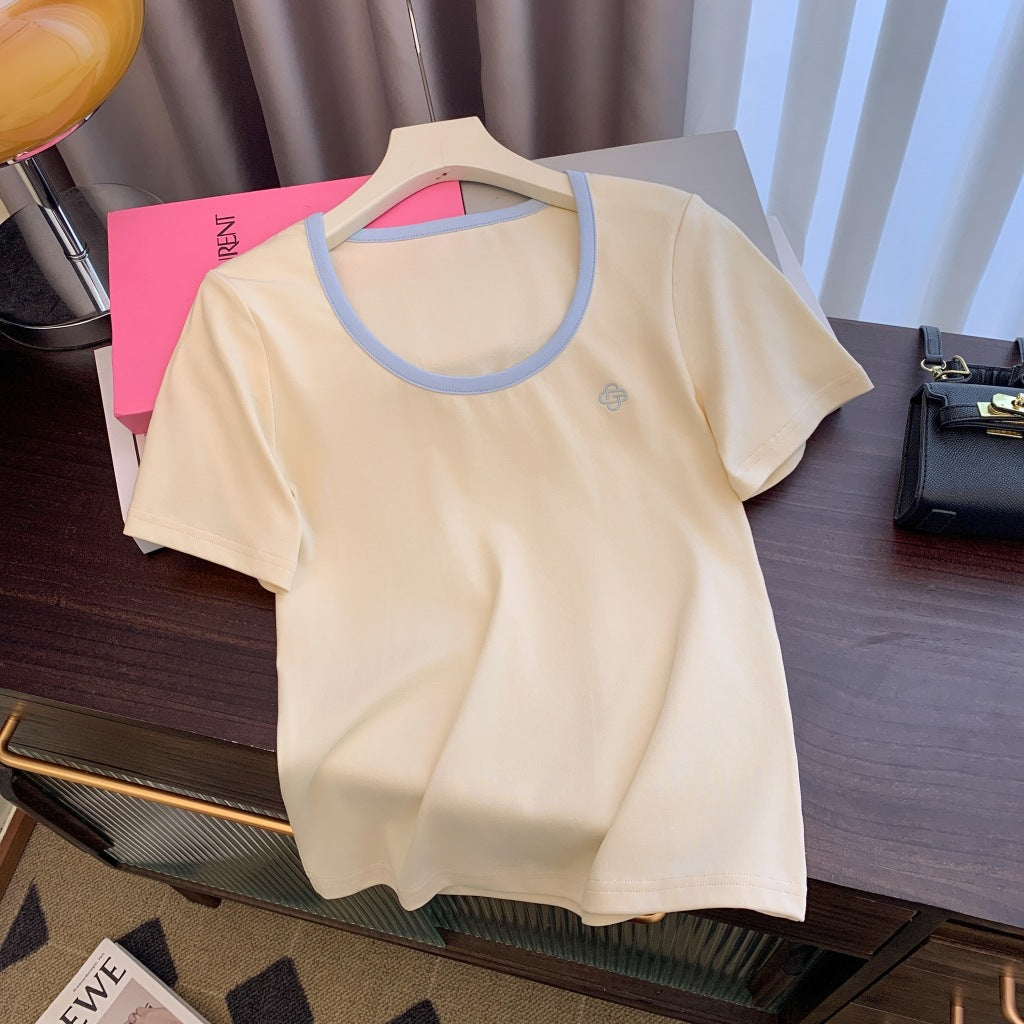 Femme Classic Crew Neck T-Shirt med kontrastdetalje Stilla