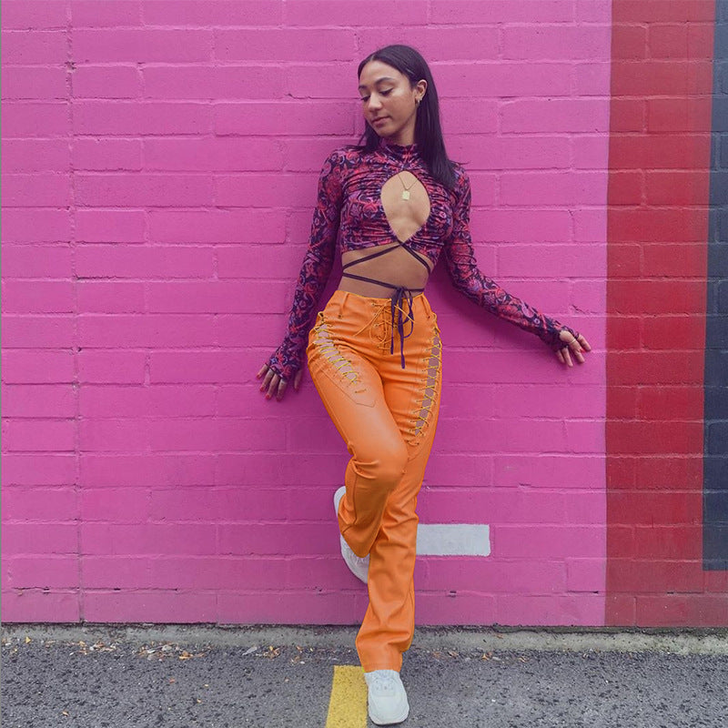 Dame Crop-Top med innovativt cut-out-design og lange ærmer Skovae