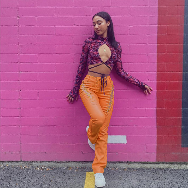 Dame Crop-Top med innovativt cut-out-design og lange ærmer Skovae